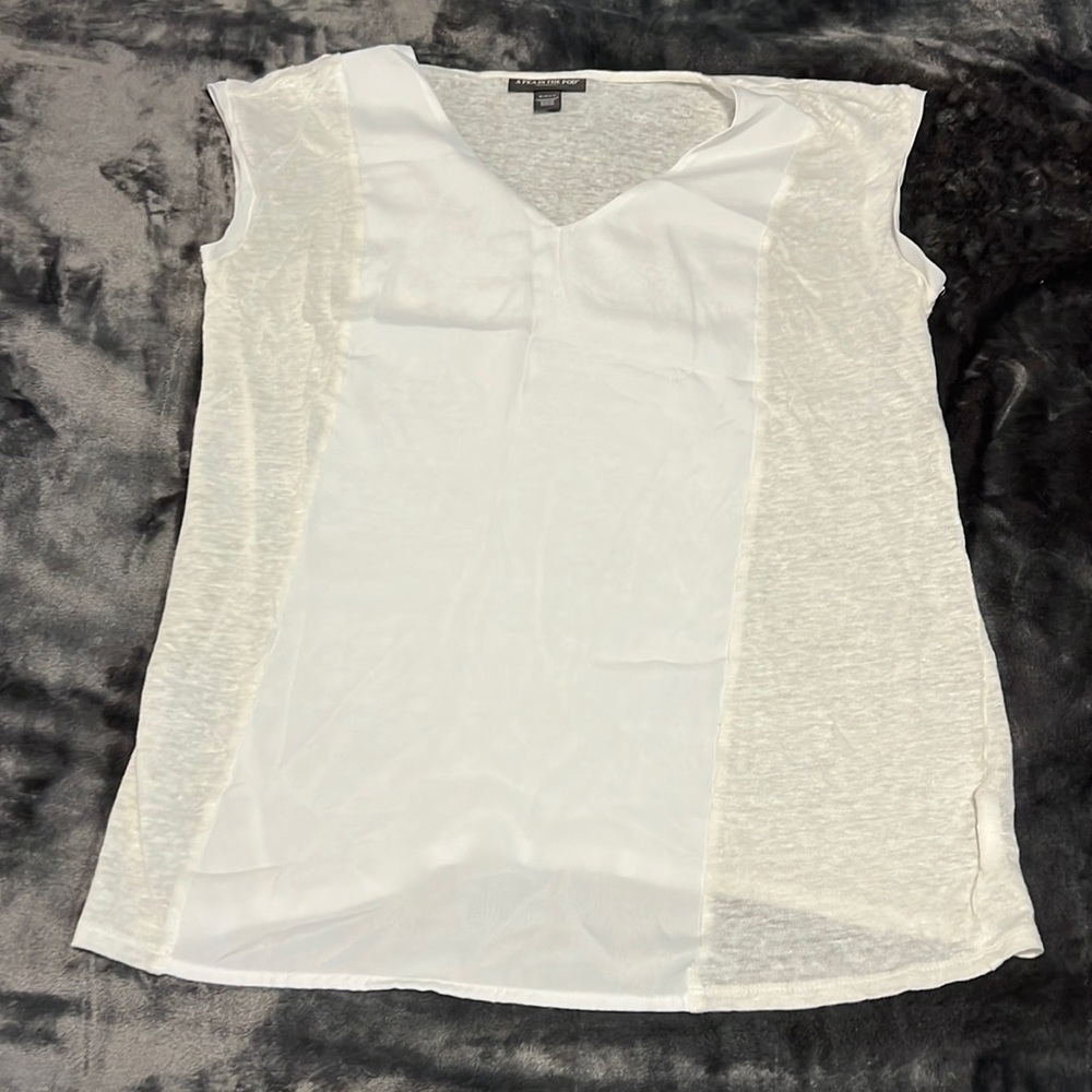 pea in the Pod White Maternity V-neck t-shirt